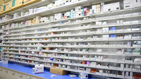 調剤薬局ツルハドラッグ男鹿払戸店の薬棚