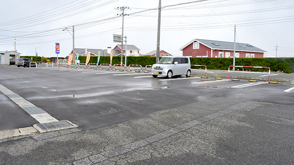 調剤薬局ツルハドラッグ男鹿払戸店の駐車場
