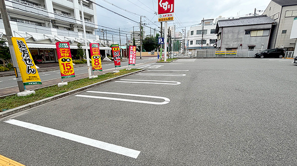 スギ薬局　城東古市店の駐車場