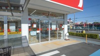 スギ薬局　日根野店の入口