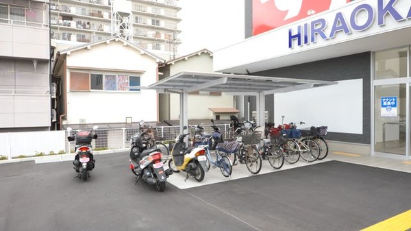 スギ薬局　東大阪旭町店の駐輪場