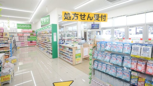 スギ薬局　鏡島東店の入口