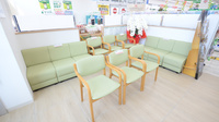 スギ薬局　鏡島東店の待合スペース