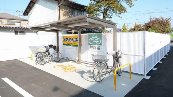 スギ薬局　鏡島東店の駐輪場