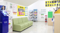 スギ薬局　八王子店の待合スペース