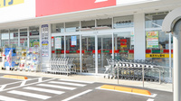 スギ薬局　小松中央店の入口