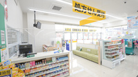 スギ薬局　小松中央店の入口
