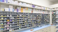 スギ薬局　小松中央店の薬棚