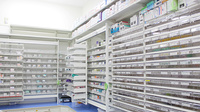 スギ薬局　雪谷店の薬棚