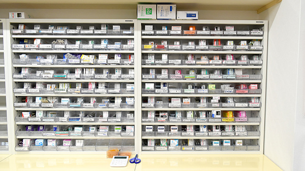 戎薬局　東湊店の薬棚