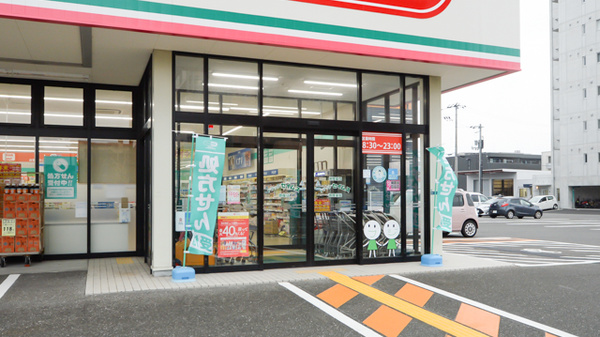 ドラッグセイムス御座薬局の入口