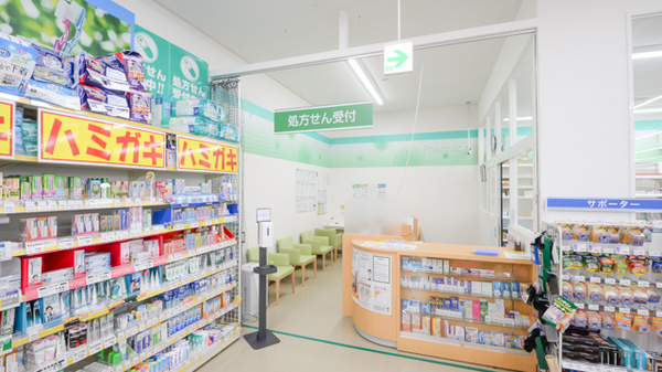 ドラッグセイムス御座薬局の入口