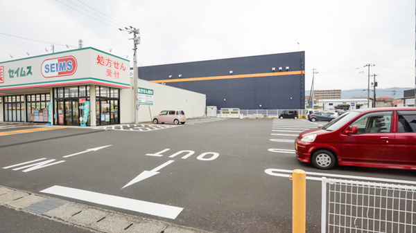 ドラッグセイムス御座薬局の駐車場