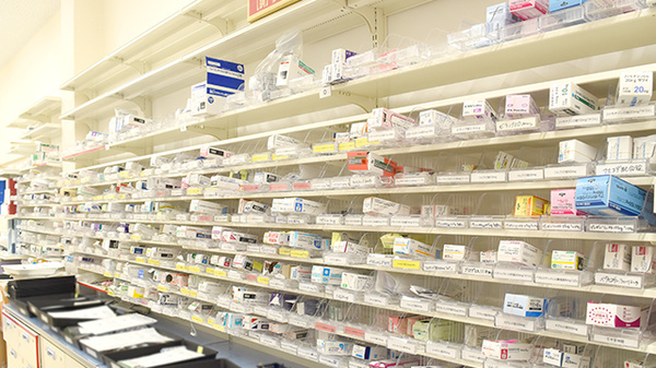 マルエ薬局　前橋元総社蒼海店の薬棚