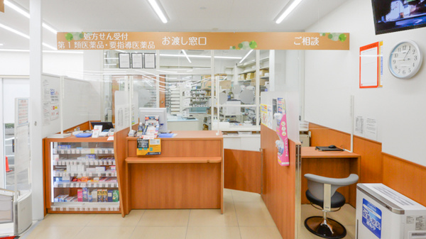 調剤薬局ツルハドラッグ長田神社前店の受付/カウンター