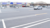 マルエ薬局　高崎吉井バイパス店の駐車場