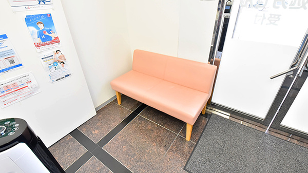 薬のヒグチ薬局 門前仲町店の待合スペース