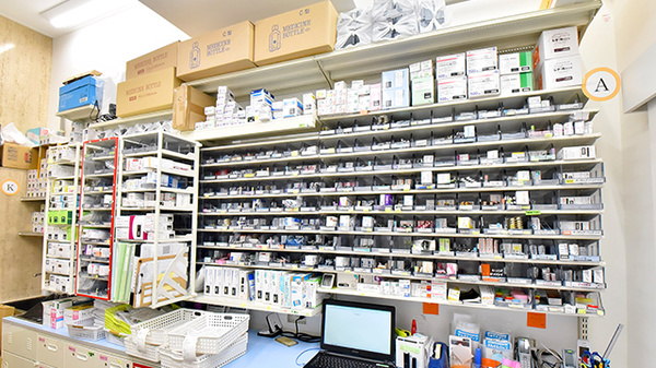 薬のヒグチ薬局 門前仲町店の薬棚