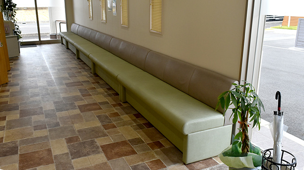 ポトス薬局　いちのみや店の待合スペース