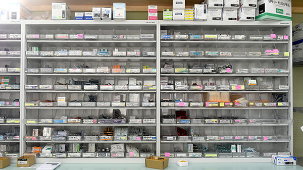 ポトス薬局　いちのみや店の薬棚