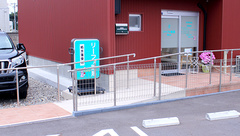 リーファ薬局　勝川店の入口