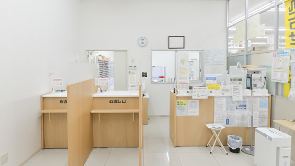 V・drug　高松薬局の受付/カウンター