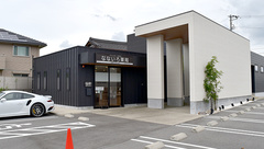 なないろ薬局 こまきかすがい店の外観