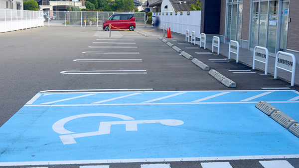 そうごう薬局 福岡今宿店の駐車場