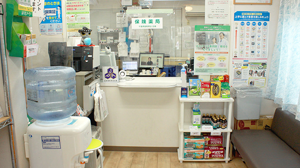 インクウェル薬局作新台店の受付/カウンター