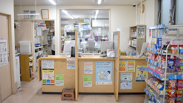 薬局トモズ椚田店の受付/カウンター