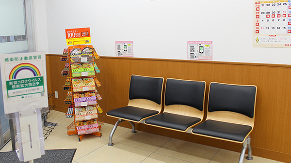 薬局くすりの福太郎　葛飾鎌倉店の待合スペース