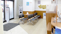 調剤薬局ツルハドラッグ鶴見市場店の待合スペース