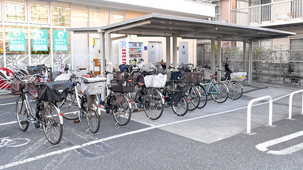ユタカ薬局　東向日の駐輪場