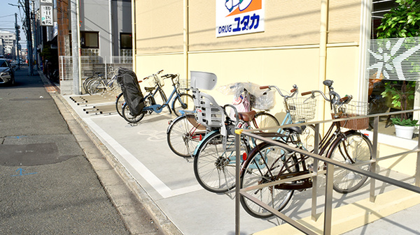 ユタカ薬局 二条城北の駐輪場