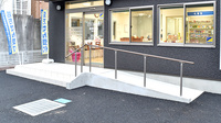 池田薬局鶴ヶ島店の入口