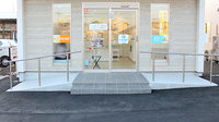 つばさ薬局　天川原店の入口