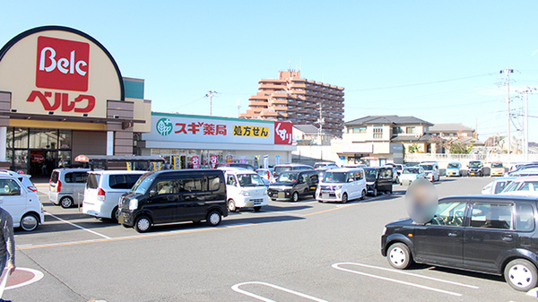 スギ薬局 川口差間店の駐車場