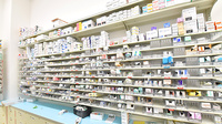 スギ薬局 吹田清水店の薬棚