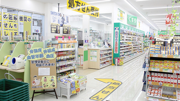 スギ薬局 町田小川店の入口
