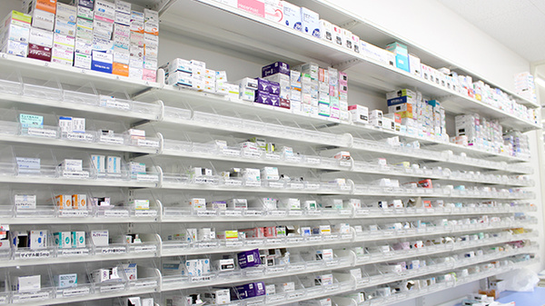 スギ薬局 町田小川店の薬棚