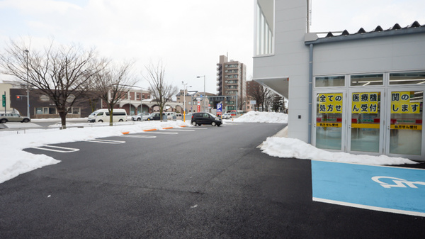 スギ薬局 元車店の駐車場