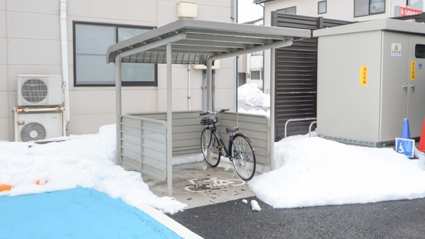スギ薬局 元車店の駐輪場