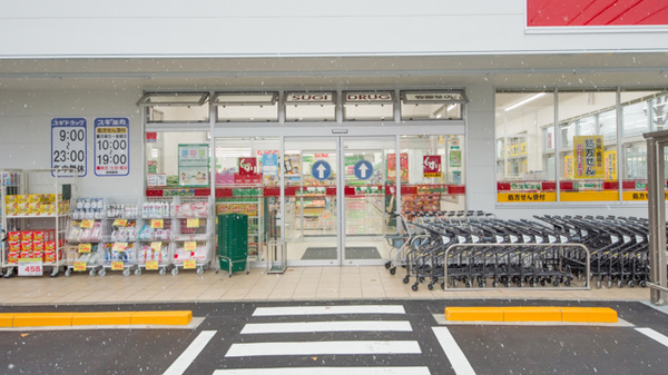 スギ薬局 牧御堂店の入口