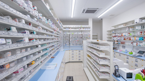 スギ薬局 牧御堂店の調剤室