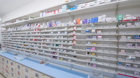 スギ薬局 牧御堂店の薬棚