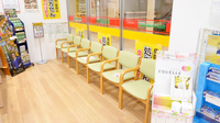 スギ薬局　片町きらら店の待合スペース