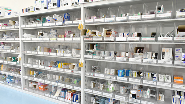 ハート薬局みやま店の薬棚