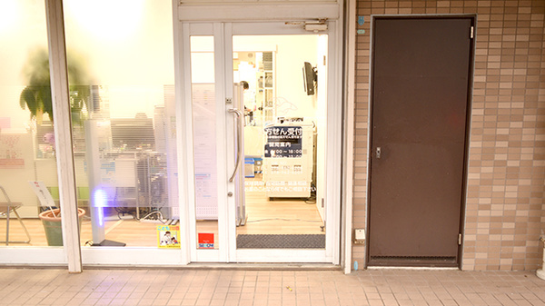 かもめ薬局大蔵谷店の入口