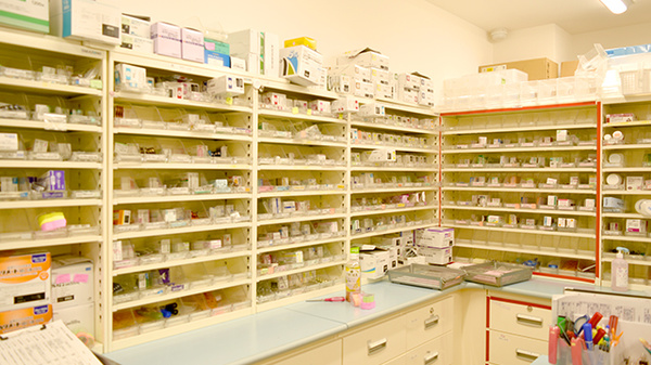 かもめ薬局大蔵谷店の薬棚