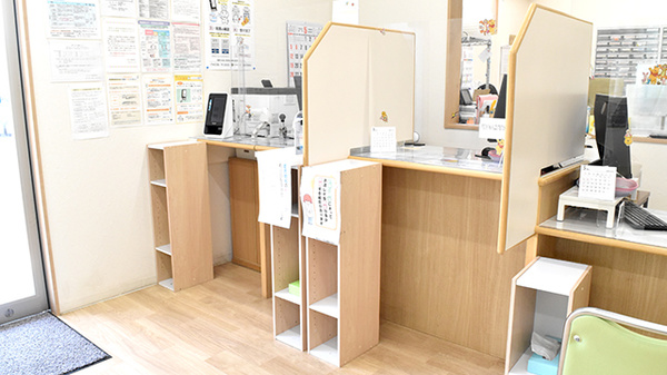 ひまわり薬局新名の受付/カウンター